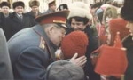 Товарищ Устинов и девочка Товарищ Устинов и девочка
